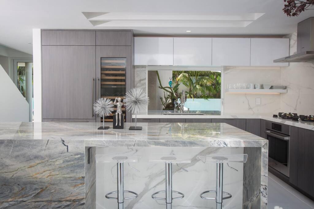 Amazing Views! Walk To The Beach! Pool And Spa! San Diego