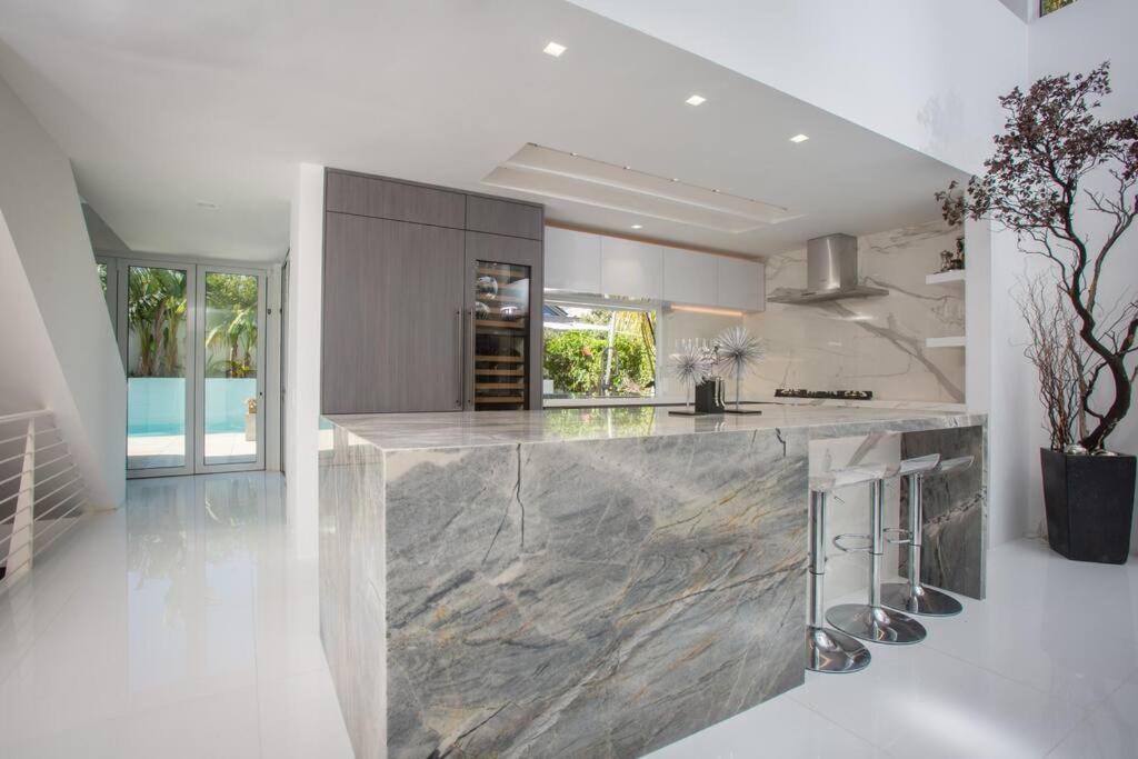 Amazing Views! Walk To The Beach! Pool And Spa! Villa San Diego
