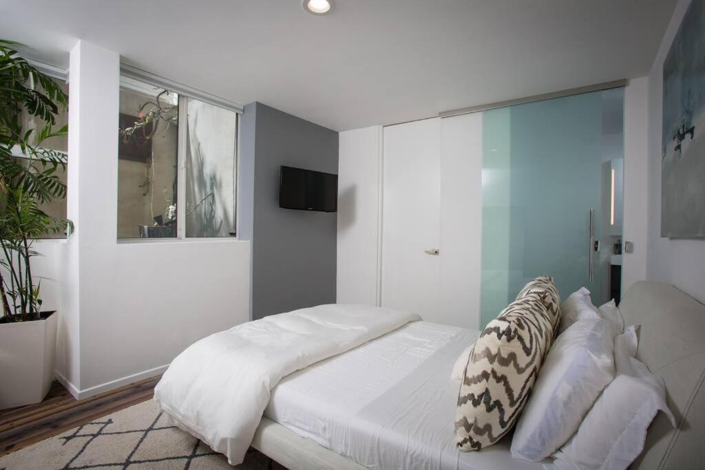 Amazing Views! Walk To The Beach! Pool And Spa!