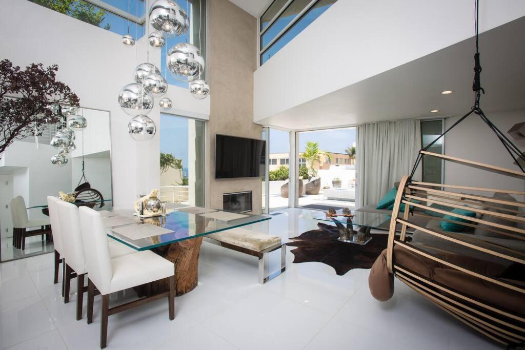 Amazing Views! Walk To The Beach! Pool And Spa!