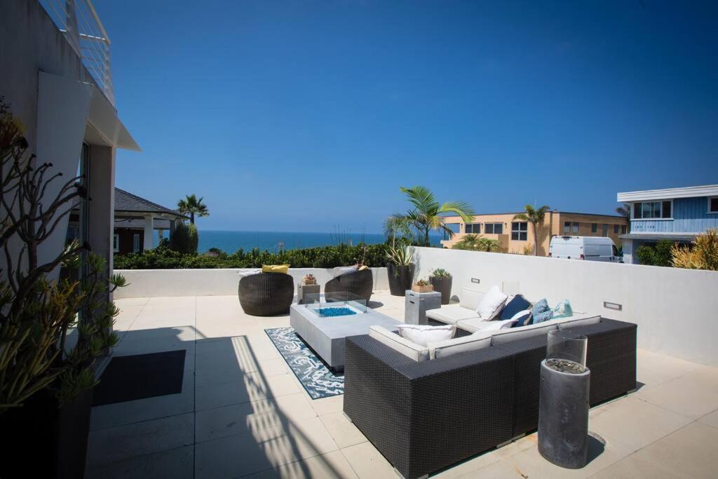 Villa Amazing Views! Walk To The Beach! Pool And Spa!